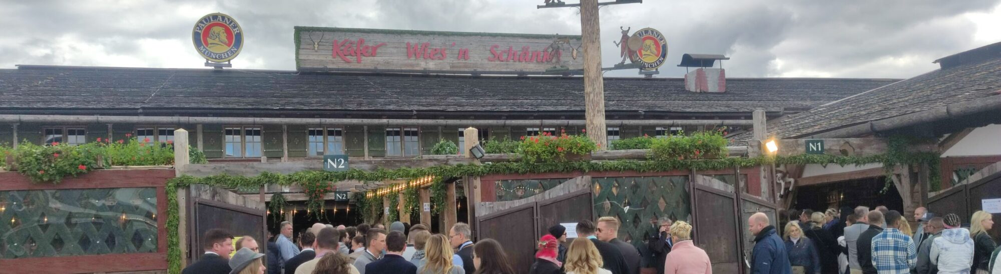 Käfer Wiesn-Schänke - Die Prominenz zu Gast